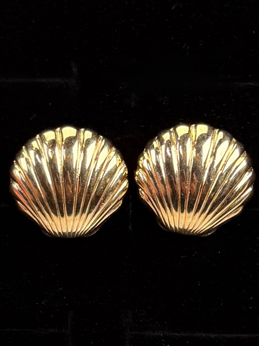 Vintage Classic Goldtone Shell Clip-On Earrings
